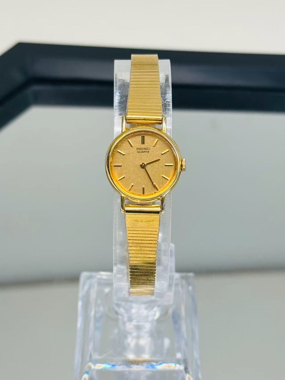 Vintage Seiko Quartz Gold Tone Women’s Watch Champagne Dial New Battery Runs - Picture 1 of 12